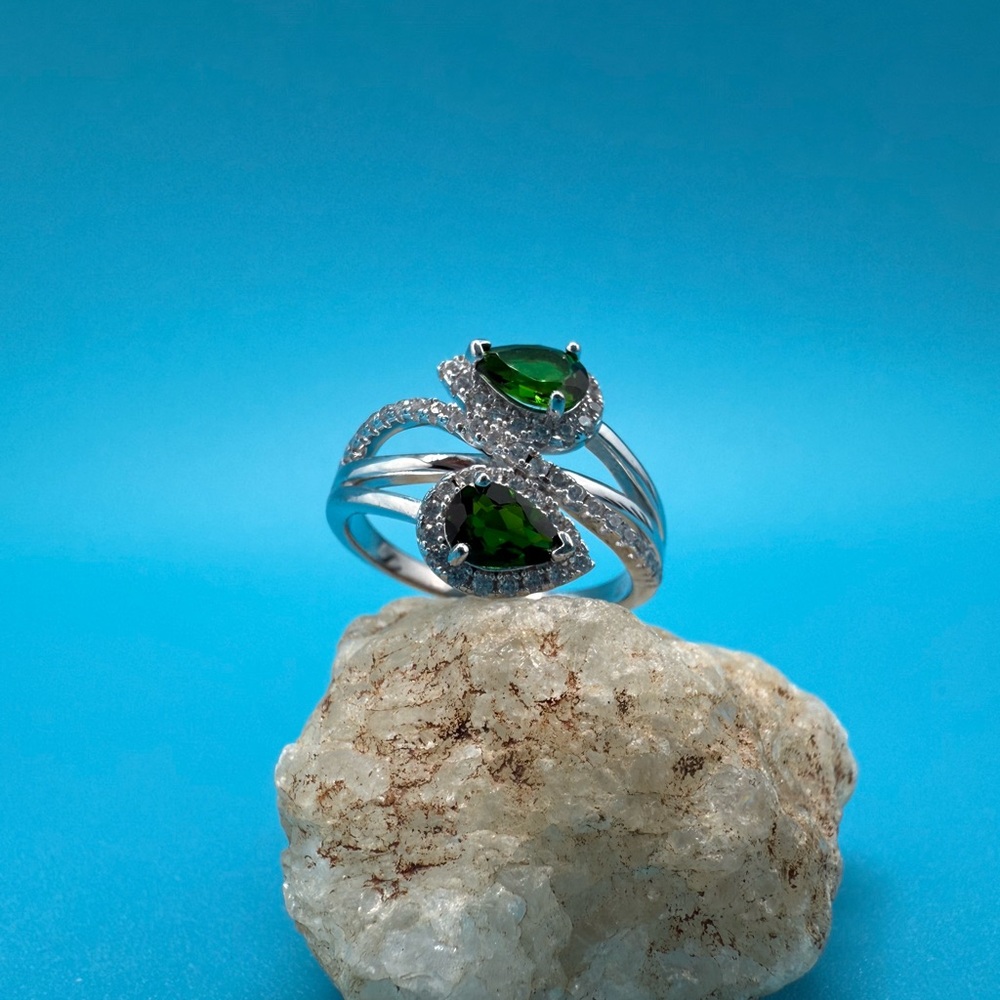 💚 Silver and Green Gemstone Ring💚